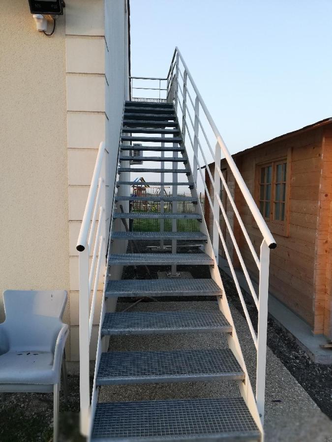 Les Fermiers Bed & Breakfast Giremoutiers ภายนอก รูปภาพ