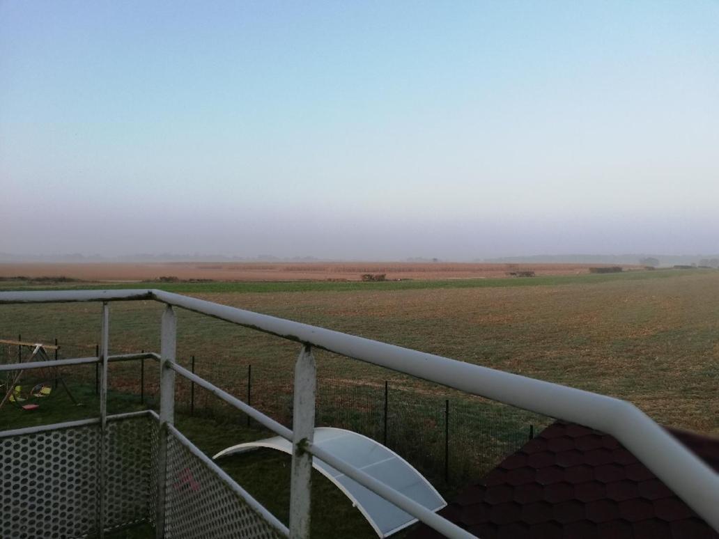 Les Fermiers Bed & Breakfast Giremoutiers ภายนอก รูปภาพ